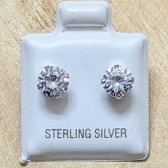 🆕.925 STERLING SILVER ROUND CUBIC ZIRCONIA STUD EARRINGS - UNISEX - Picture 1 of 1